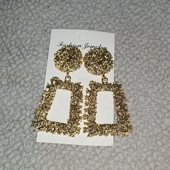 Women Vintage style Large Geometric Drop Dangle Gold Earrings - Picture 2 of 9